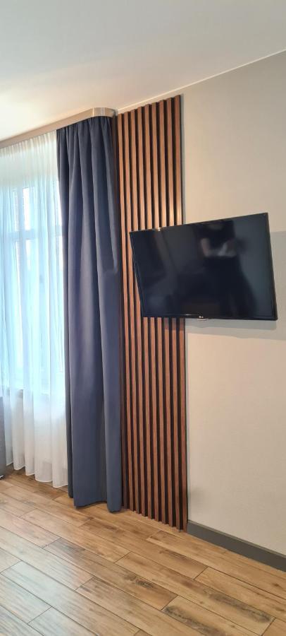 Apartsuites I Sorau Жари Екстериор снимка A wall-mounted television