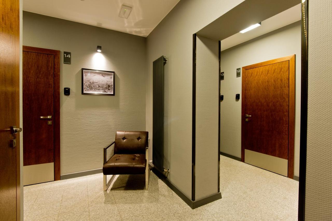 Apartsuites I Sorau Жари Екстериор снимка A typical corridor