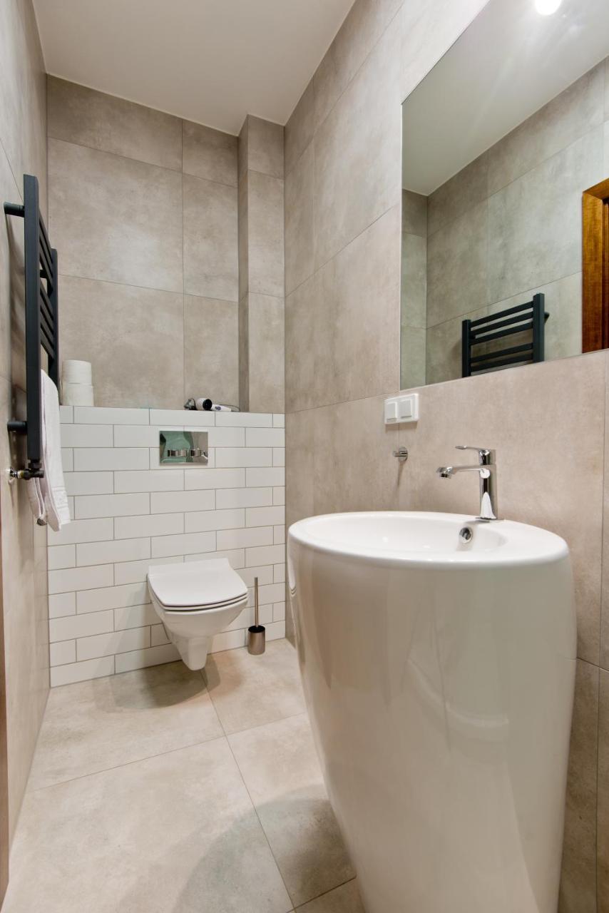 Apartsuites I Sorau Жари Екстериор снимка Bathroom
