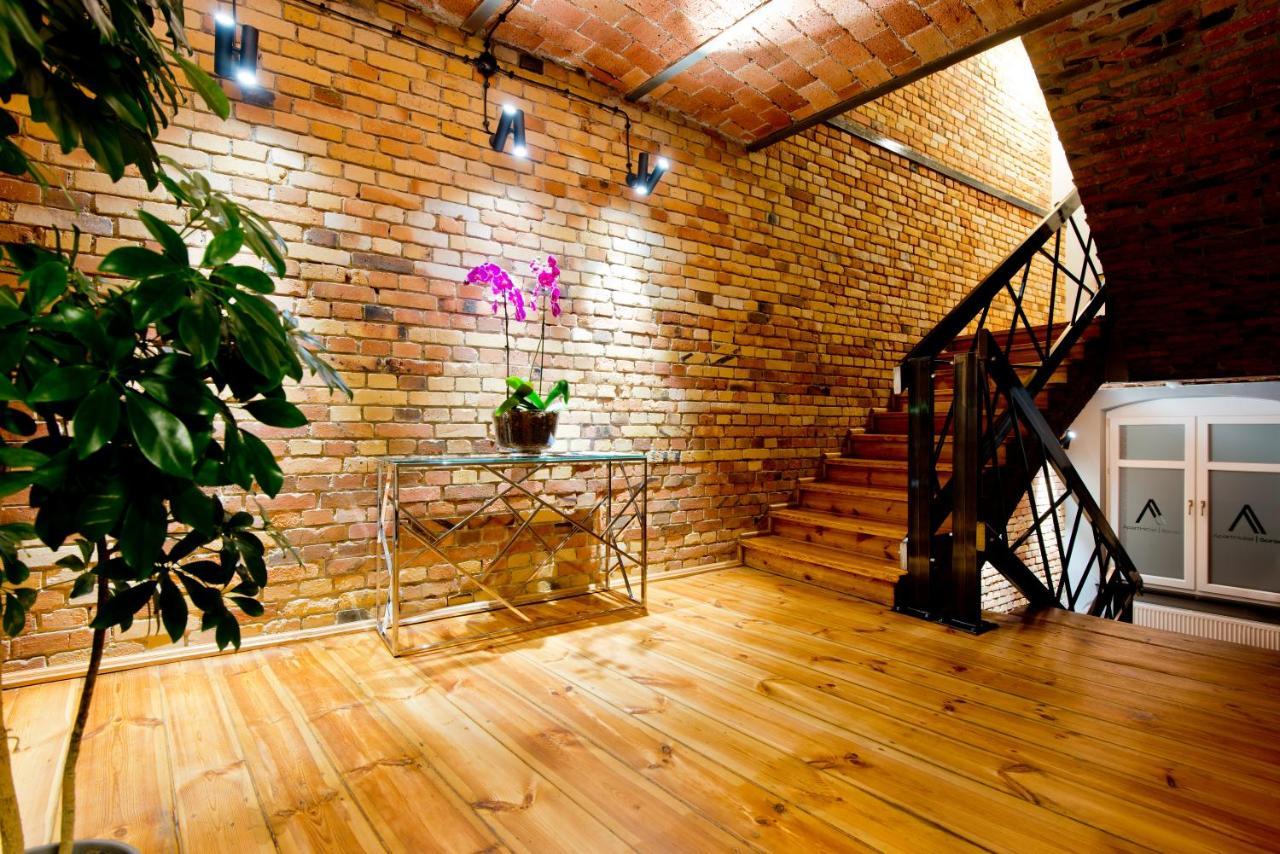 Apartsuites I Sorau Жари Екстериор снимка Interior of the building