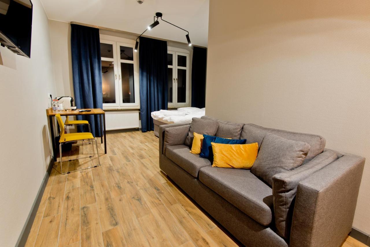 Apartsuites I Sorau Жари Екстериор снимка A typical studio apartment in Berlin, Germany